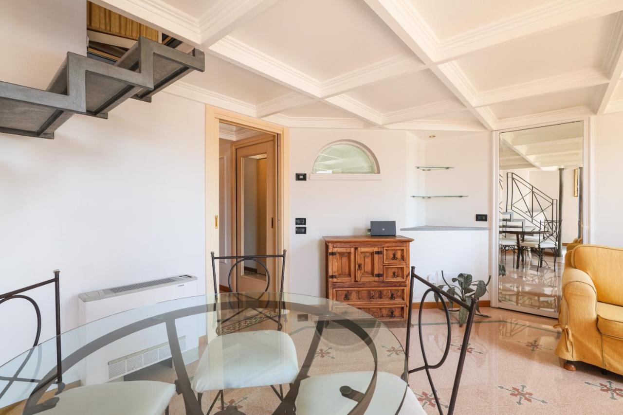Duomo Cathedral View - Luxury Apartment Milán Exterior foto